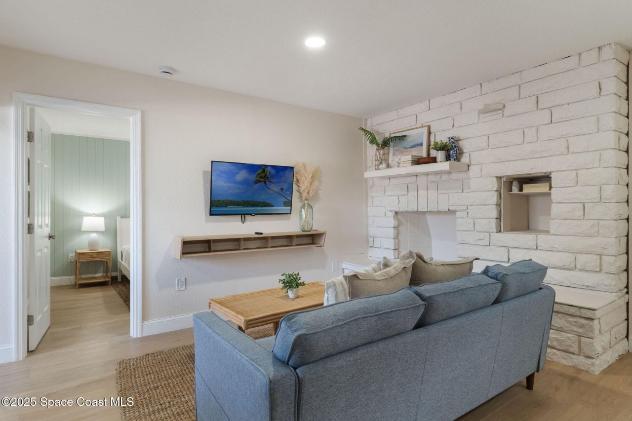 637 S Orlando Avenue, Cocoa Beach, FL 32931 Photo