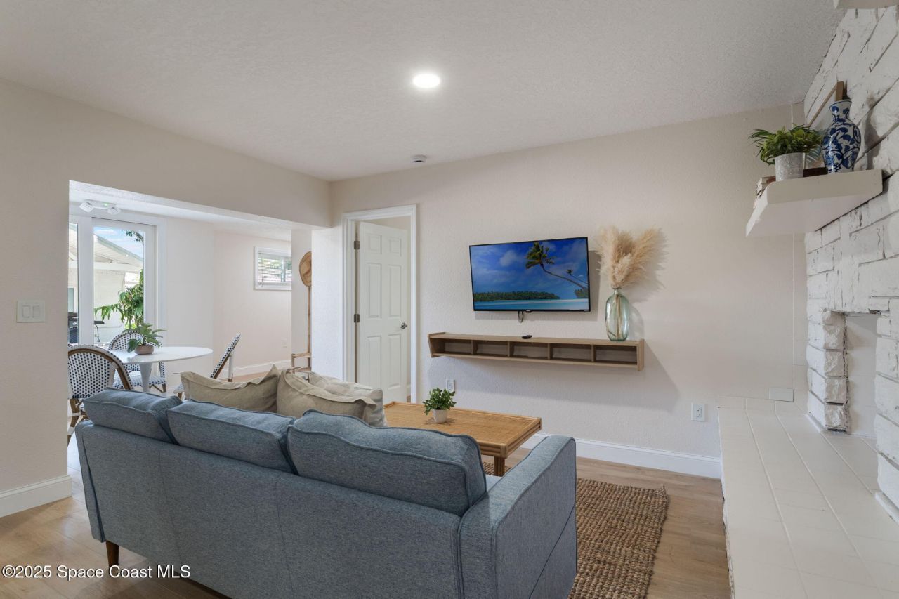 637 S Orlando Avenue, Cocoa Beach, FL 32931 Photo