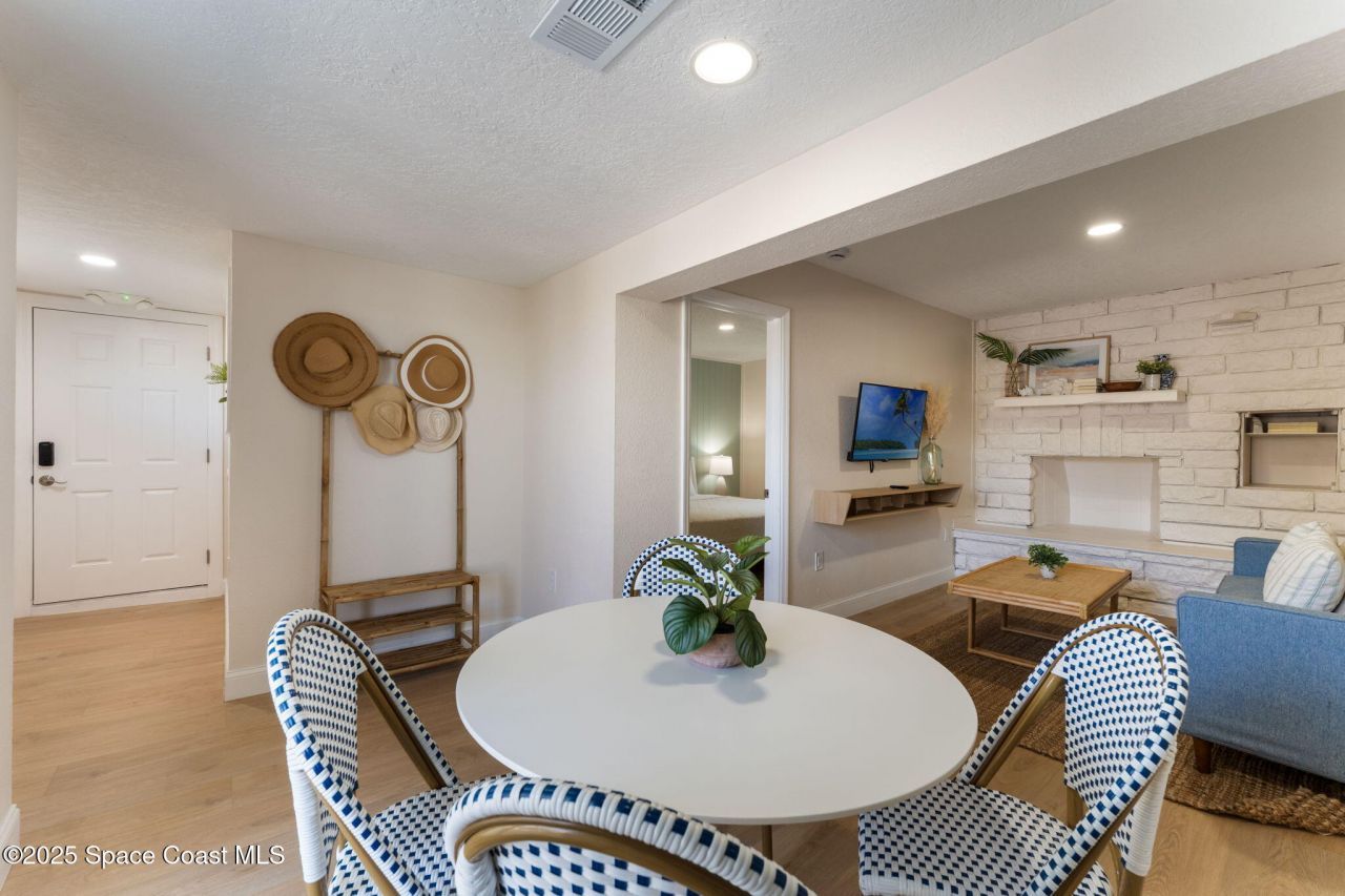 637 S Orlando Avenue, Cocoa Beach, FL 32931 Photo