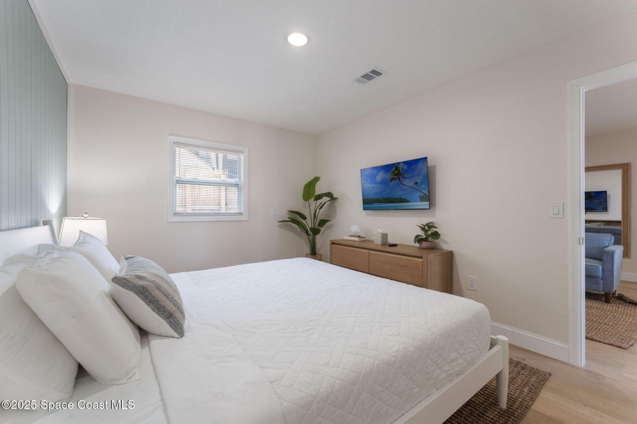 637 S Orlando Avenue, Cocoa Beach, FL 32931 Photo