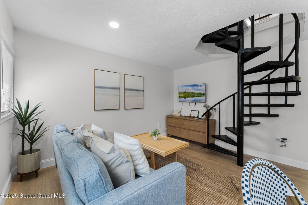 637 S Orlando Avenue, Cocoa Beach, FL 32931 Photo