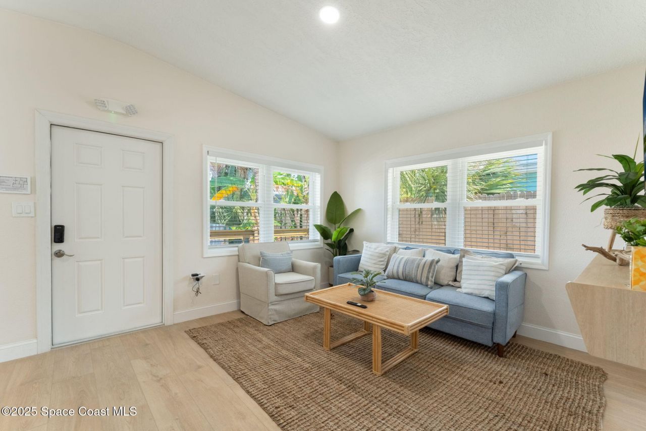 637 S Orlando Avenue, Cocoa Beach, FL 32931 Photo