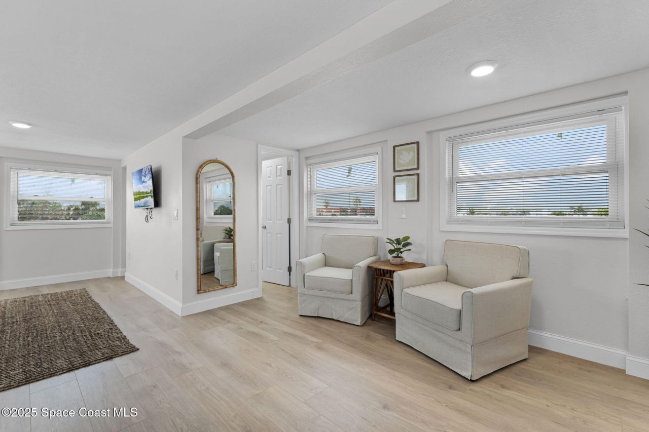 637 S Orlando Avenue, Cocoa Beach, FL 32931 Photo