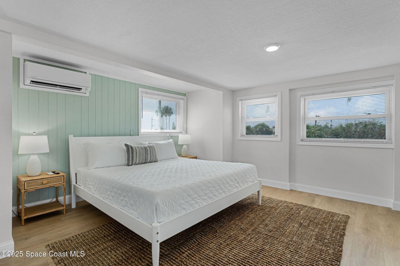 637 S Orlando Avenue, Cocoa Beach, FL 32931 Photo