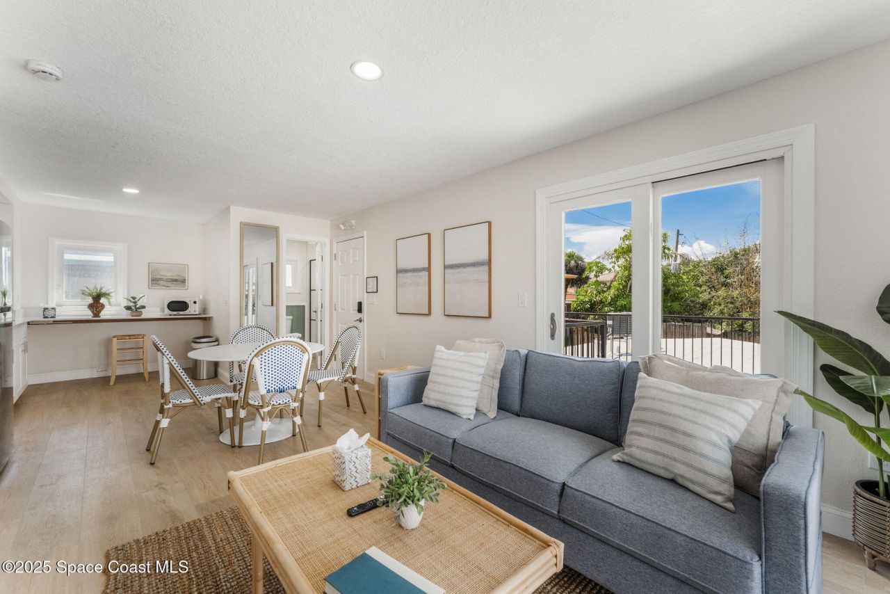 637 S Orlando Avenue, Cocoa Beach, FL 32931 Photo