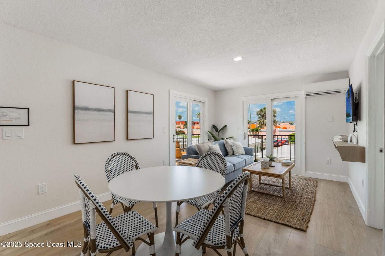 637 S Orlando Avenue, Cocoa Beach, FL 32931 Photo