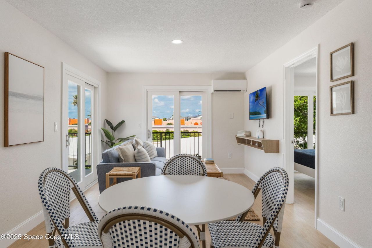 637 S Orlando Avenue, Cocoa Beach, FL 32931 Photo