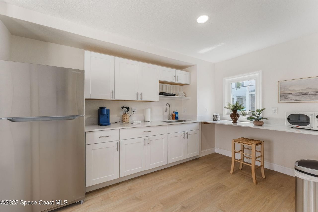 637 S Orlando Avenue, Cocoa Beach, FL 32931 Photo