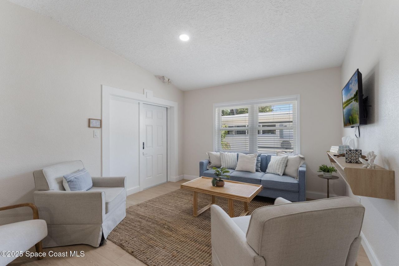 637 S Orlando Avenue, Cocoa Beach, FL 32931 Photo