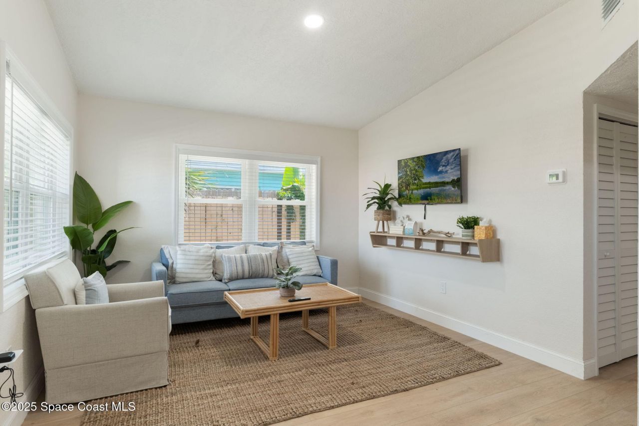 637 S Orlando Avenue, Cocoa Beach, FL 32931 Photo