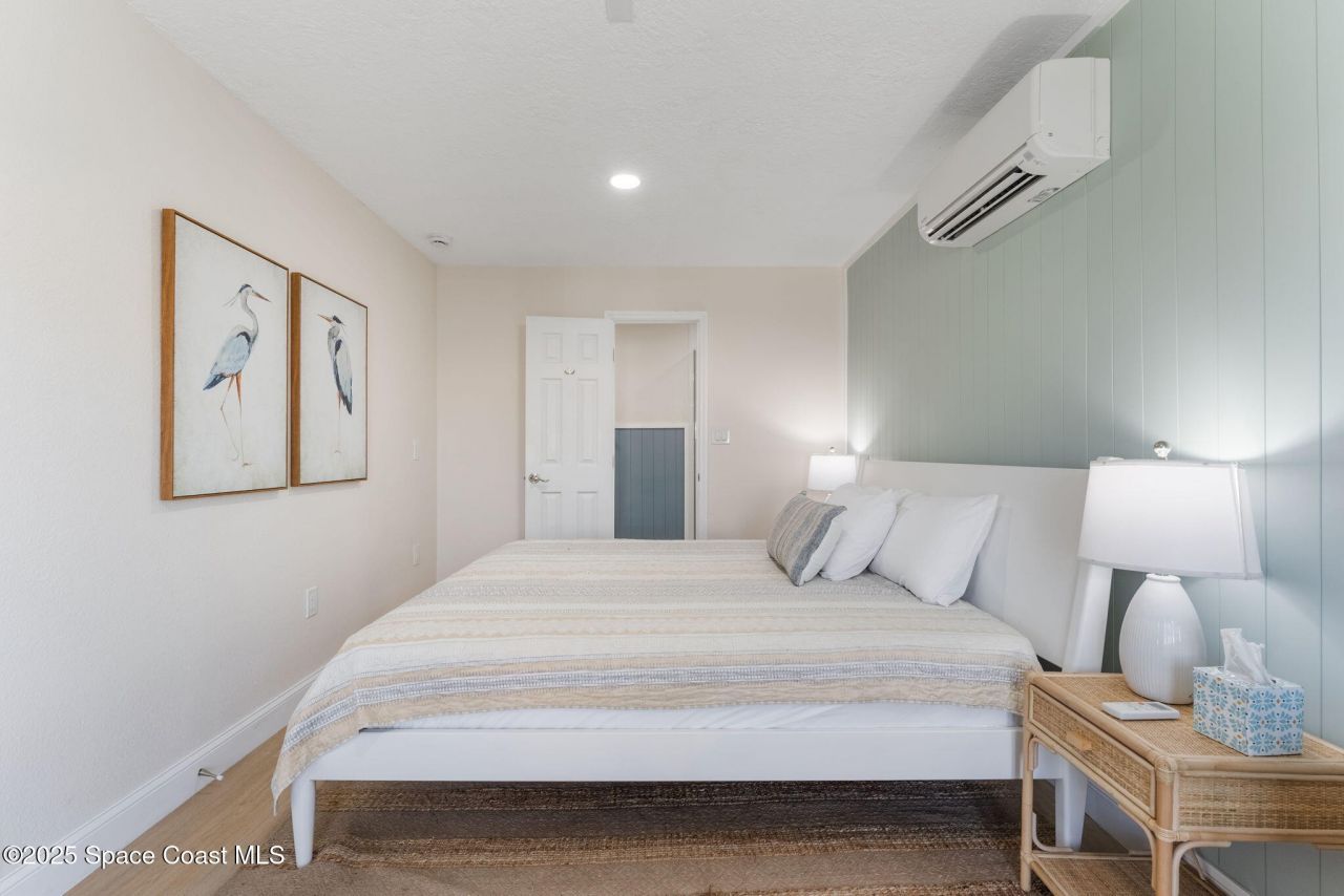 637 S Orlando Avenue, Cocoa Beach, FL 32931 Photo