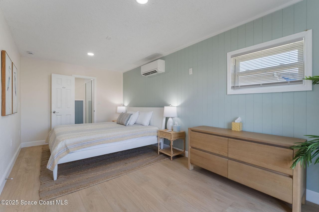 637 S Orlando Avenue, Cocoa Beach, FL 32931 Photo