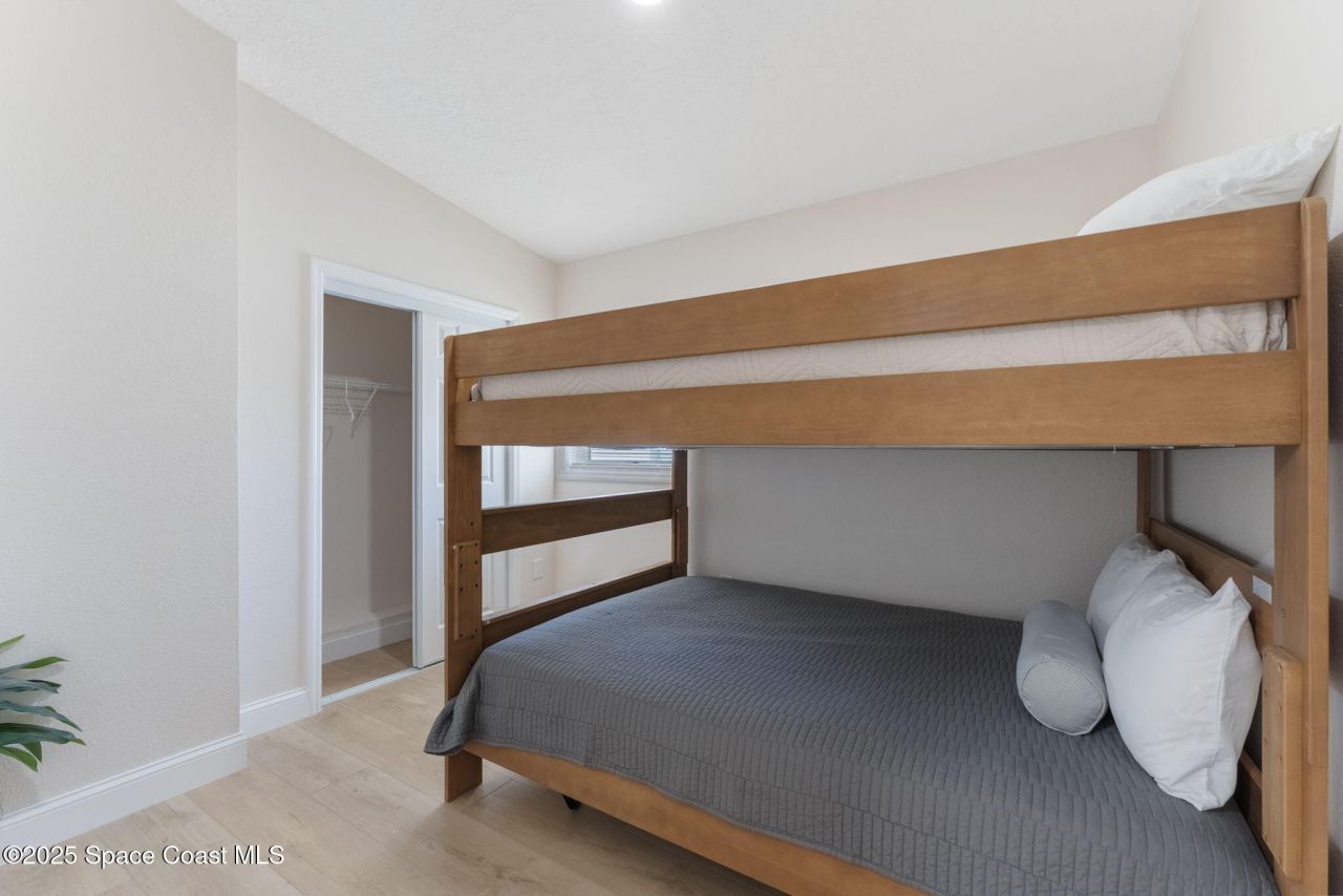 637 S Orlando Avenue, Cocoa Beach, FL 32931 Photo