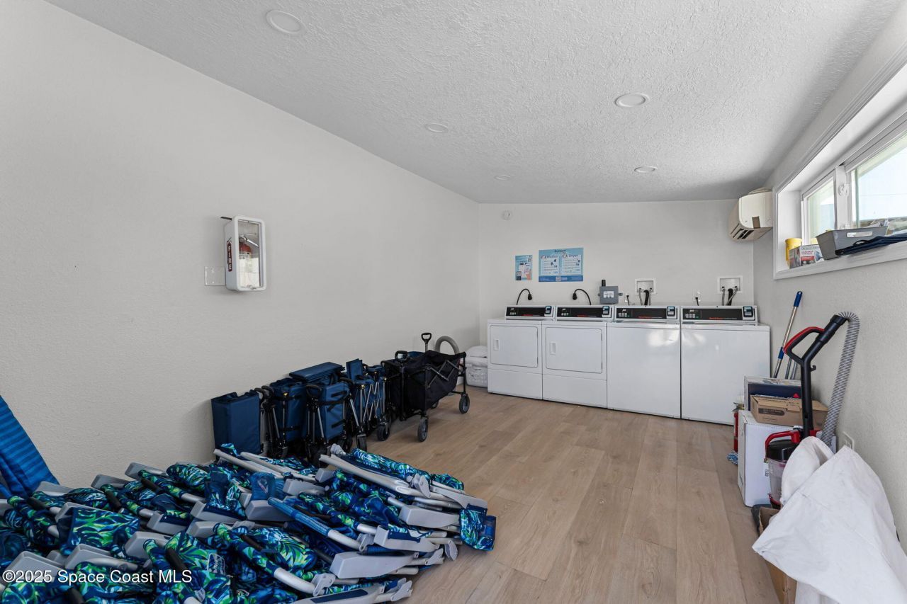 637 S Orlando Avenue, Cocoa Beach, FL 32931 Photo