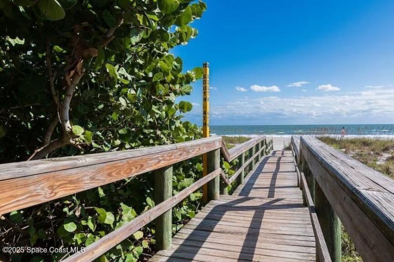 637 S Orlando Avenue, Cocoa Beach, FL 32931 Photo