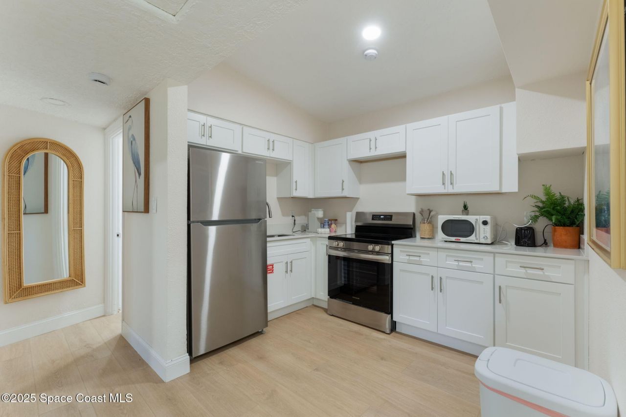 637 S Orlando Avenue, Cocoa Beach, FL 32931 Photo