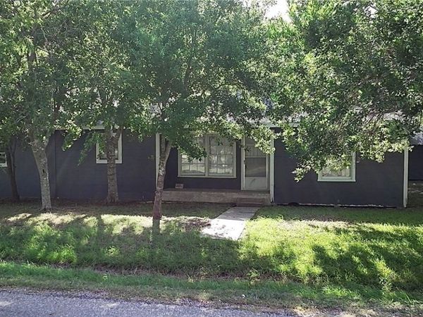 601 S 9th Street, Seadrift, TX 77983