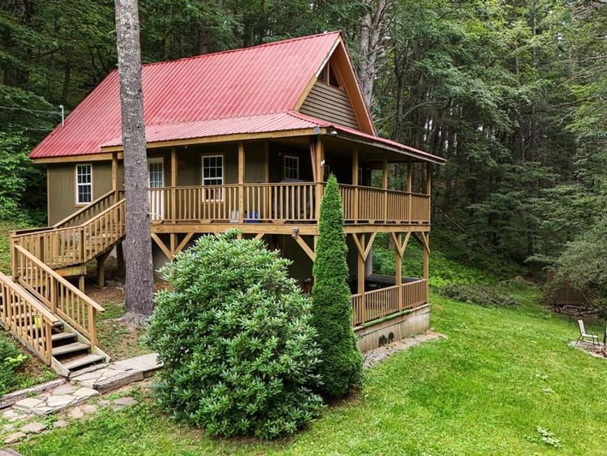 3259 Potomac Highlands Trl, Dunmore, WV 24934 Main Photo