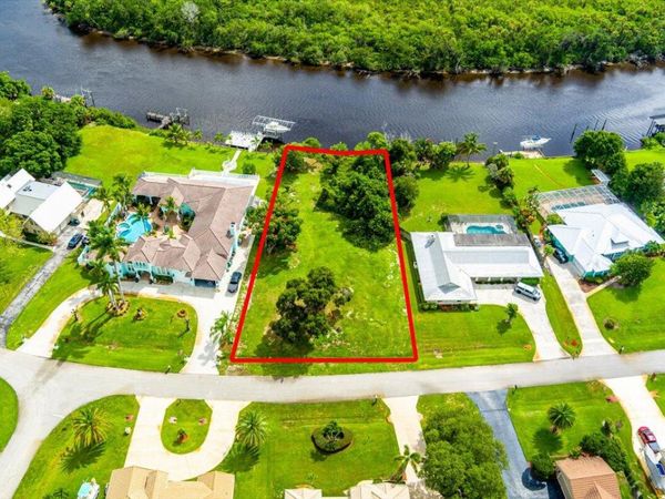 733 SE Hidden River Drive, Port St. Lucie, FL 34983
