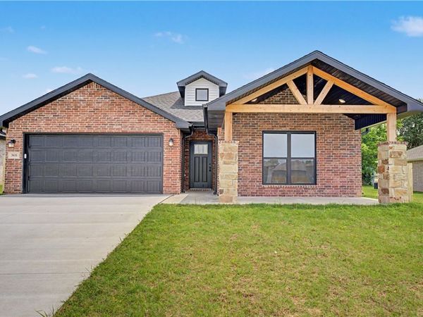 3611 N Wiley Drive, Siloam Springs, AR 72761