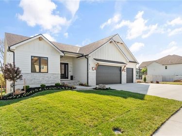 1509 NE Stewart Court, Lee's Summit, MO 64064