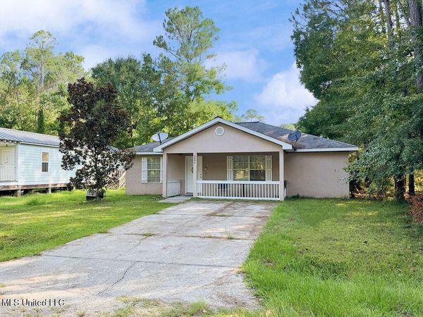 6096 W Chickasaw Street, Bay Saint Louis, MS 39520