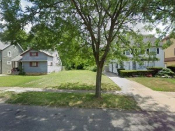 907 Nela View Road, Cleveland Heights, OH 44112