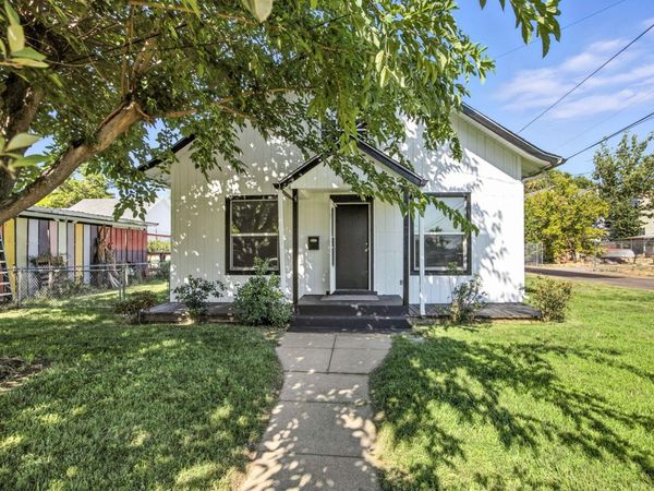 144 N 5th Street, Central Point, OR 97502