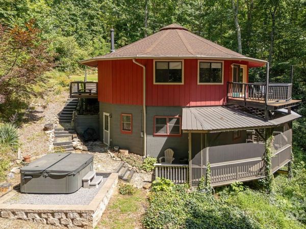 78 Bryant Road, Swannanoa, NC 28778