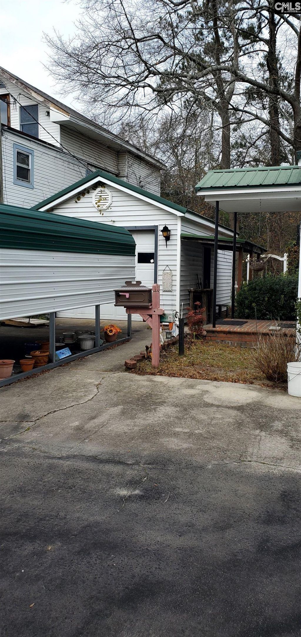 6810 Satchelford Road Photo 8