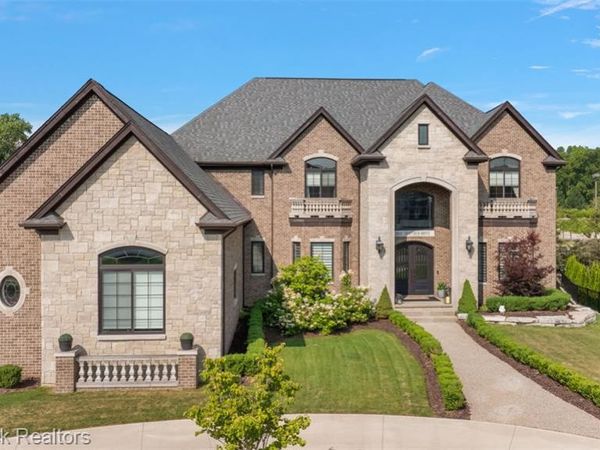 3888 Thatcher Drive, Rochester Hills, MI 48309