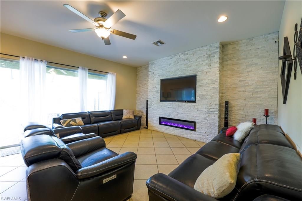 3330 Banyon Hollow Loop, North Fort Myers, FL 33903 Photo