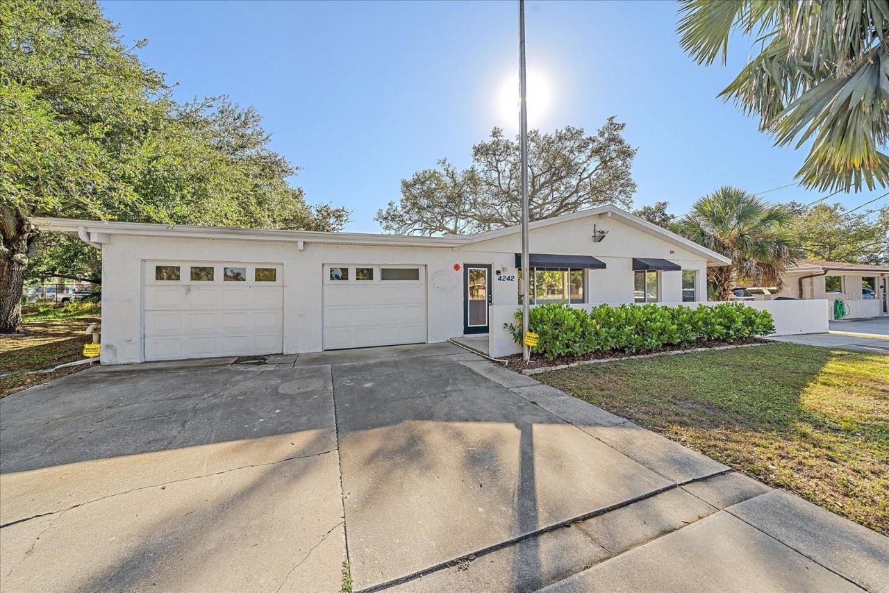4242 Mcintosh Lane, Sarasota, FL 34232 Photo