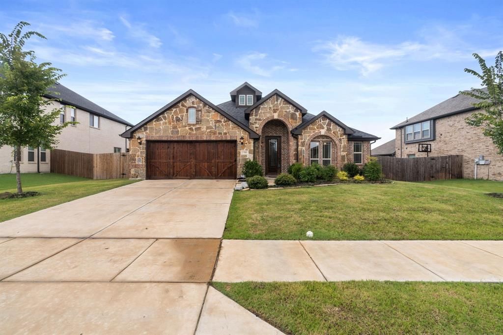 190 Half Moon Drive, Waxahachie, TX 75165 Main Photo
