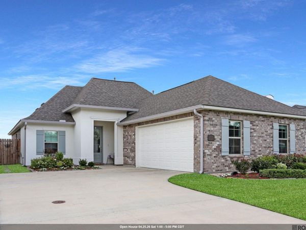 5169 Black River Rd, Darrow, LA 70725