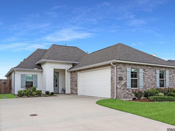 5169 Black River Rd, Darrow, LA 70725