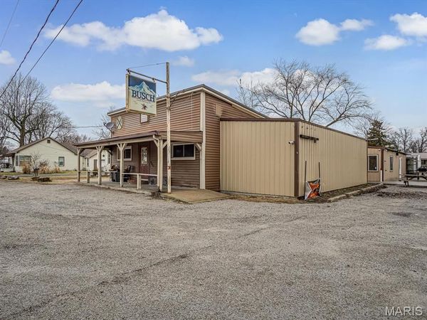 114 Russell St., Willisville, IL 62997