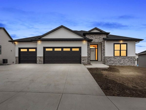 620 Rock Ridge Rd, Tiffin, IA 52340