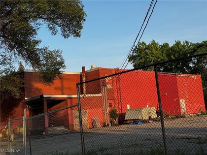 7412 Lawn Avenue Cleveland, OH 44102