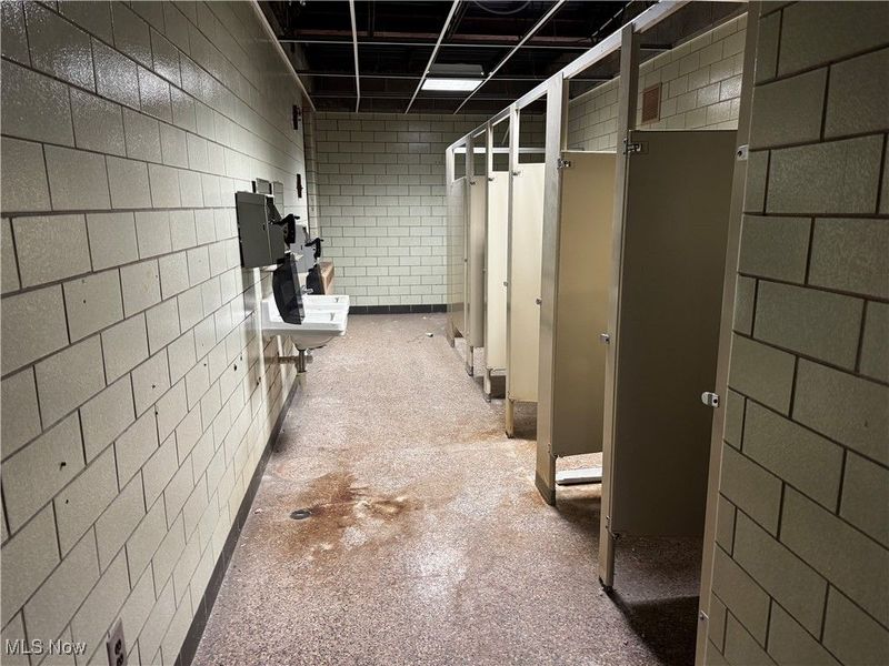 7412 Lawn Avenue, Cleveland, OH 44102 Photo 29