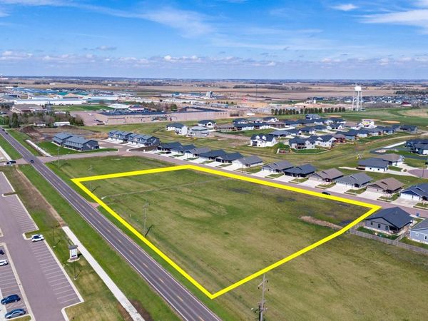 235 Devitt Dr, Harrisburg, SD 57032