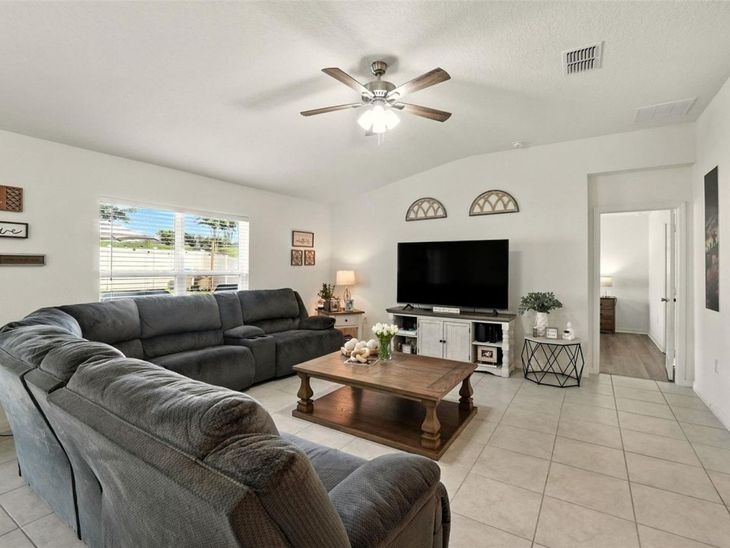3240 Casa Del Rey Avenue, Kissimmee, FL 34746