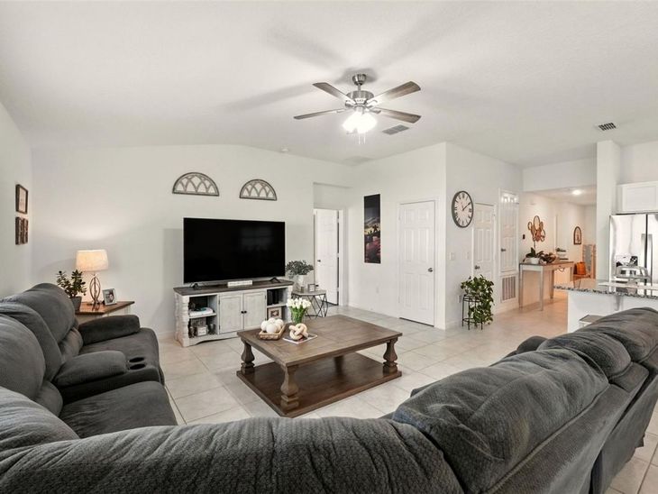 3240 Casa Del Rey Avenue, Kissimmee, FL 34746