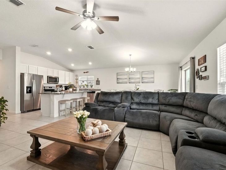 3240 Casa Del Rey Avenue, Kissimmee, FL 34746