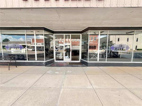 413 S Main Street, Hobart, OK 73651