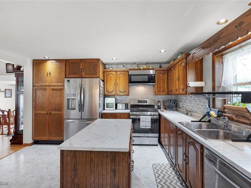 6618 Shepler Church Avenue SW, Navarre, OH 44662 Photo 3