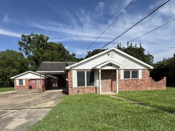 1225 S Railroad Avenue, Opelousas, LA 70570