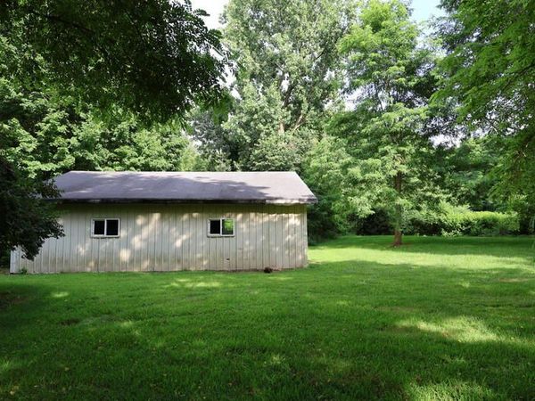 30879 M-60, Leonidas, MI 49066