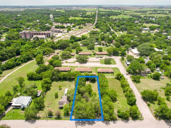 821 Blanco, Lockhart, TX 78644