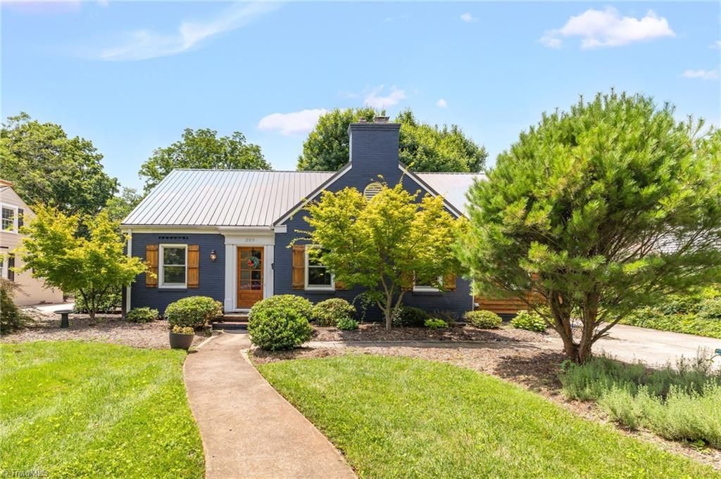 209 E Avondale Drive, Greensboro, NC 27403 Main Photo